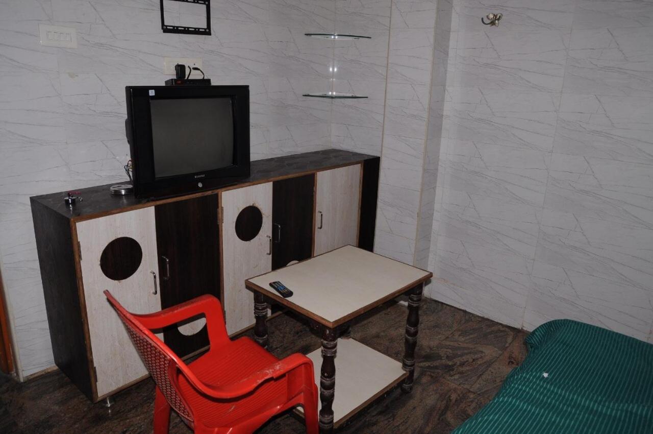 Spot On Maheswari Lodge Nellore Eksteriør bilde