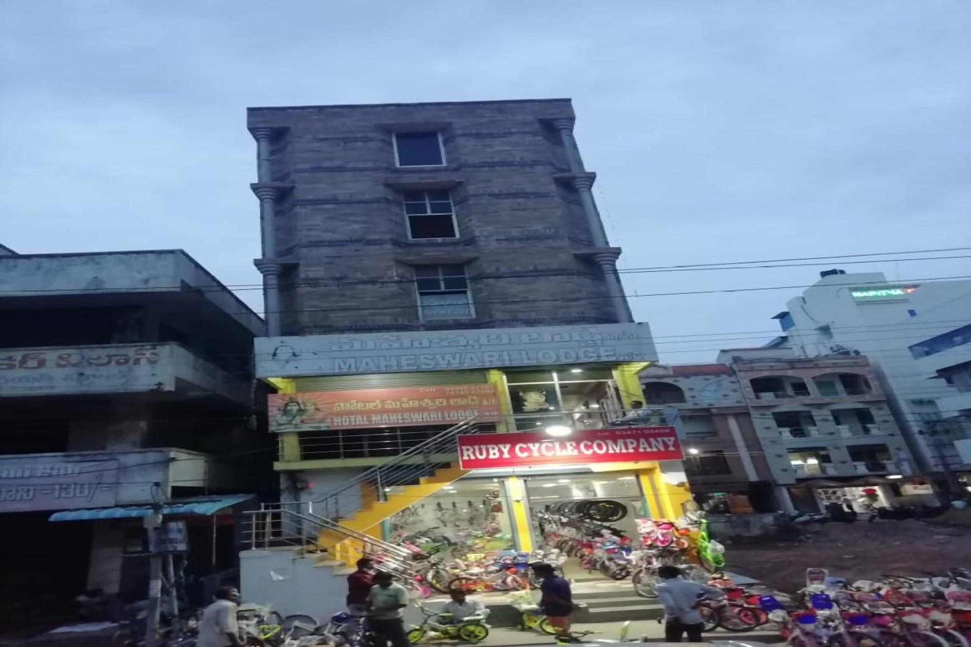 Spot On Maheswari Lodge Nellore Eksteriør bilde
