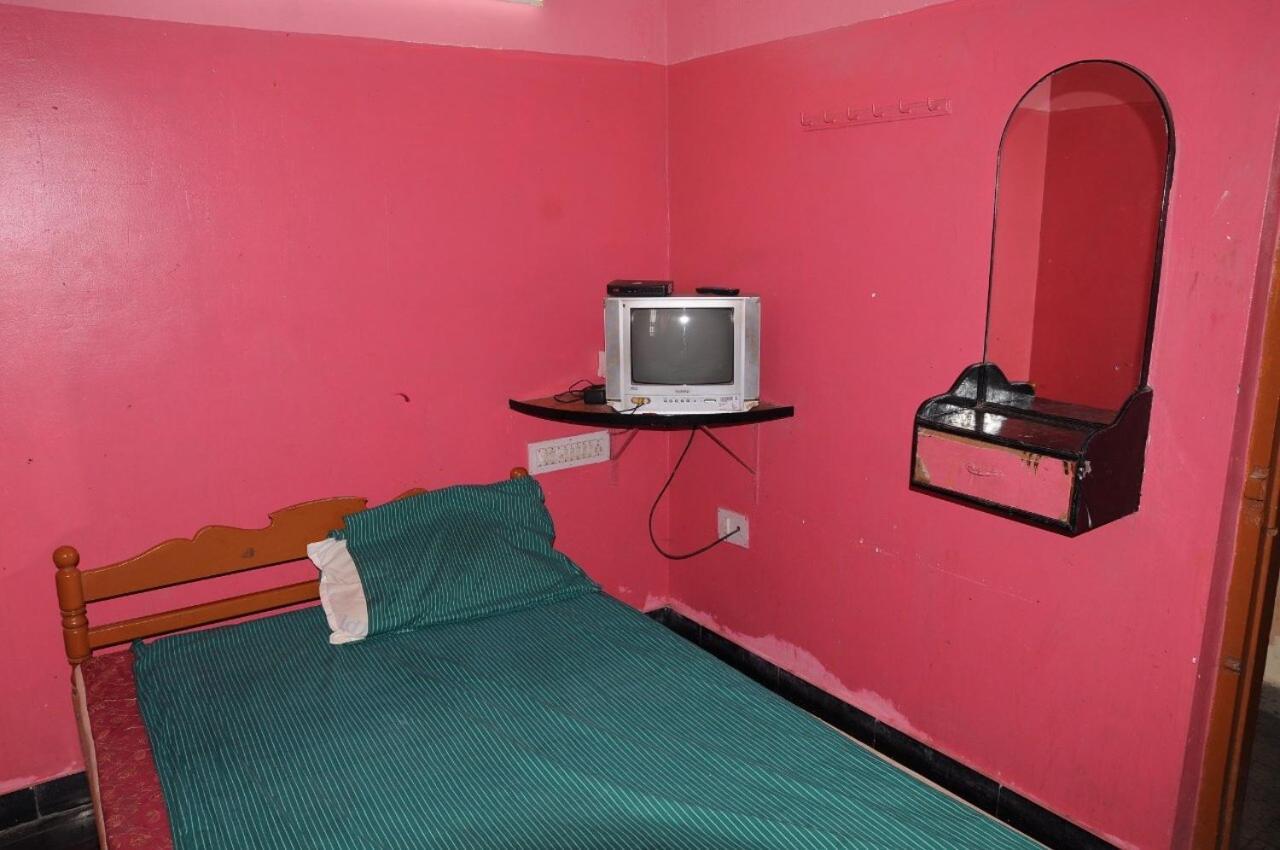 Spot On Maheswari Lodge Nellore Eksteriør bilde